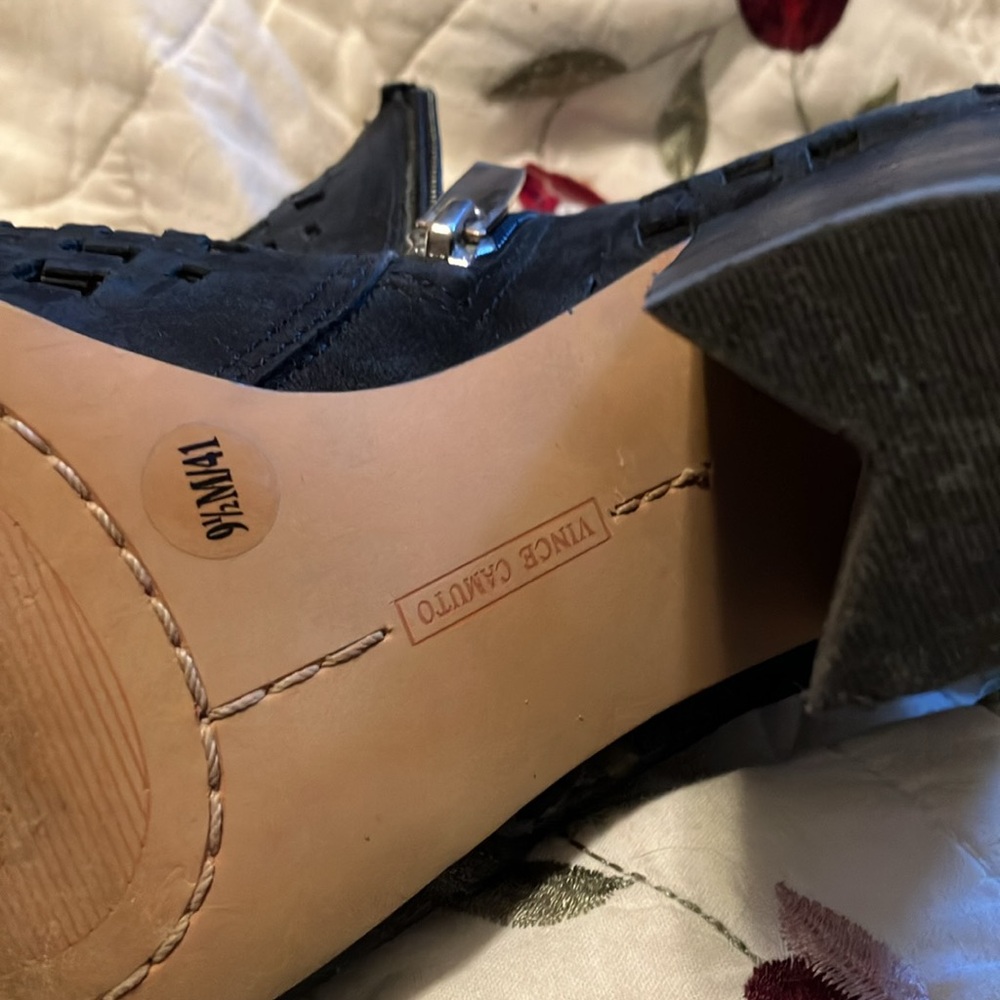 2/$40 Vince Camuto Black Cutout Heeled Booties Inside Zipper Open Toed SZ 9.5M - Picture 12 of 12